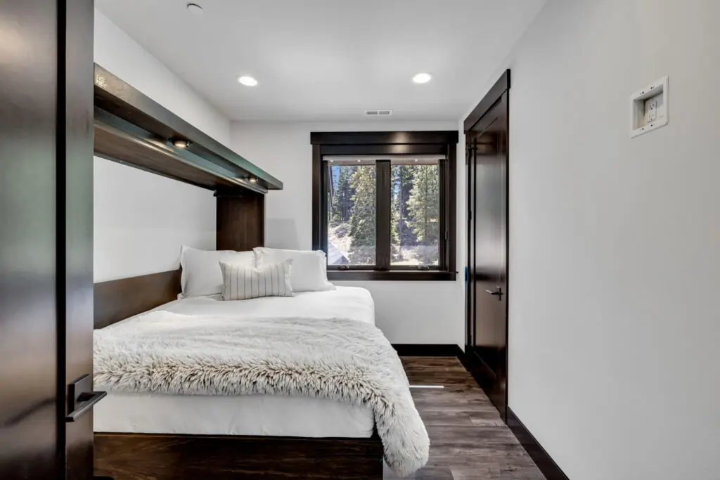 bedroom entryway