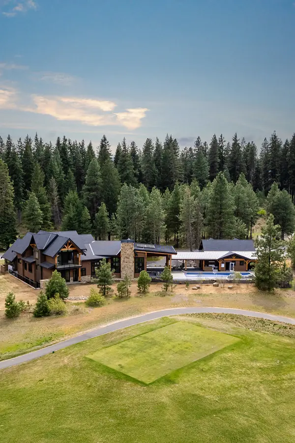 The Grand Retreat rectangle